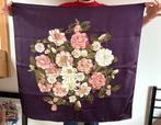 Chanel foulard soie bouquet floral vintage, Vêtements | Femmes, Bonnets, Écharpes & Gants, Enlèvement ou Envoi, Comme neuf
