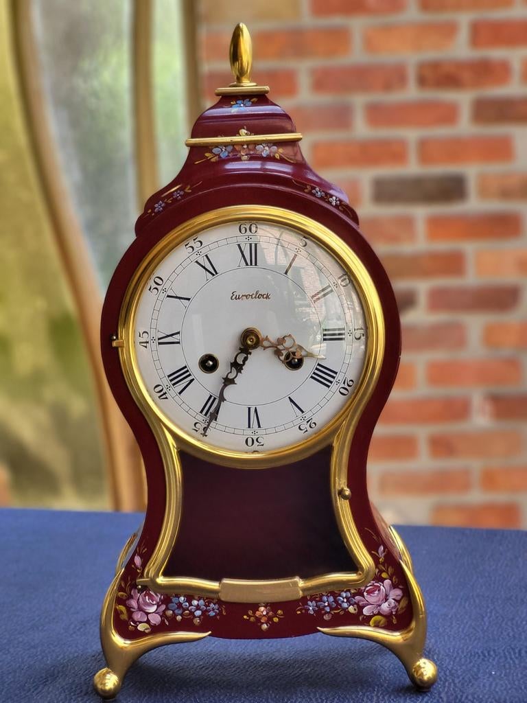 Vintage handgeschilde euroclock Neuchatel klok, Antiek en Kunst, Antiek | Klokken, Ophalen