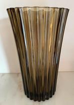 Prachtige mid centuary moderne vaas is rookglas 24 cm hoog, Ophalen, Gebruikt, Glas, Minder dan 50 cm