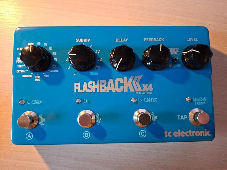 TC Electronic Flashback 2 X4 Delay, Muziek en Instrumenten, Effecten, Zo goed als nieuw, Delay of Echo, Ophalen