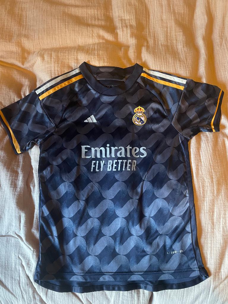 Maillot extérieur Real Madrid 2023-24 taille 24, Sports & Fitness, Taille S, Enlèvement, Utilisé, Maillot