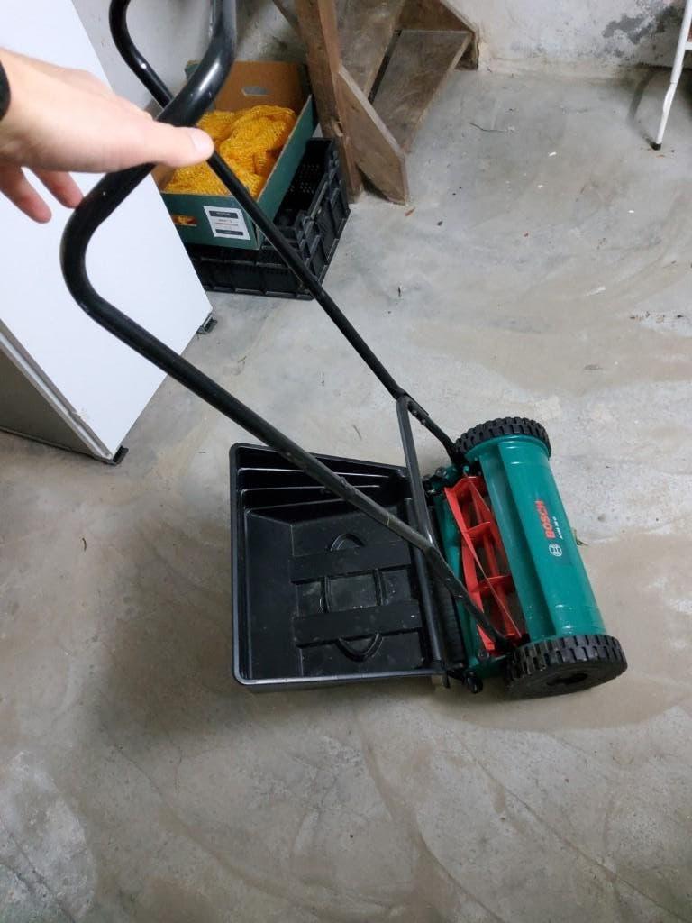 Handgrasmaaier/kooimaaier Bosh, Ophalen, Handgrasmaaier, Zo goed als nieuw, Opvangbak