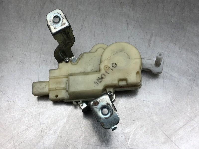 MOTOR VERGRENDELING TANKKLEP Yaris II (P9) (|150110|), Gebruikt, Toyota