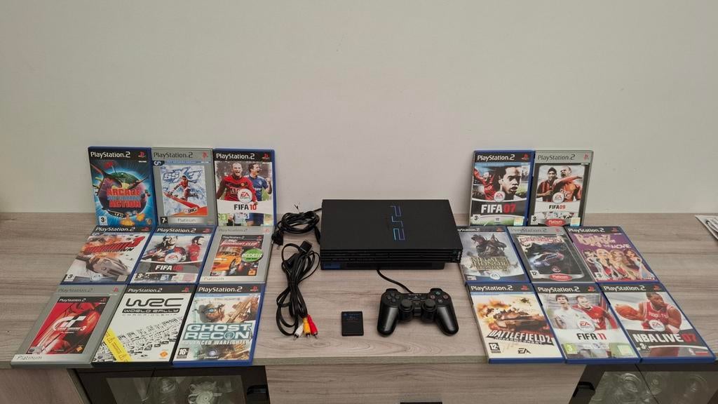 PlayStation 2 en bonne état complet
avec 17 jeux, Enlèvement ou Envoi