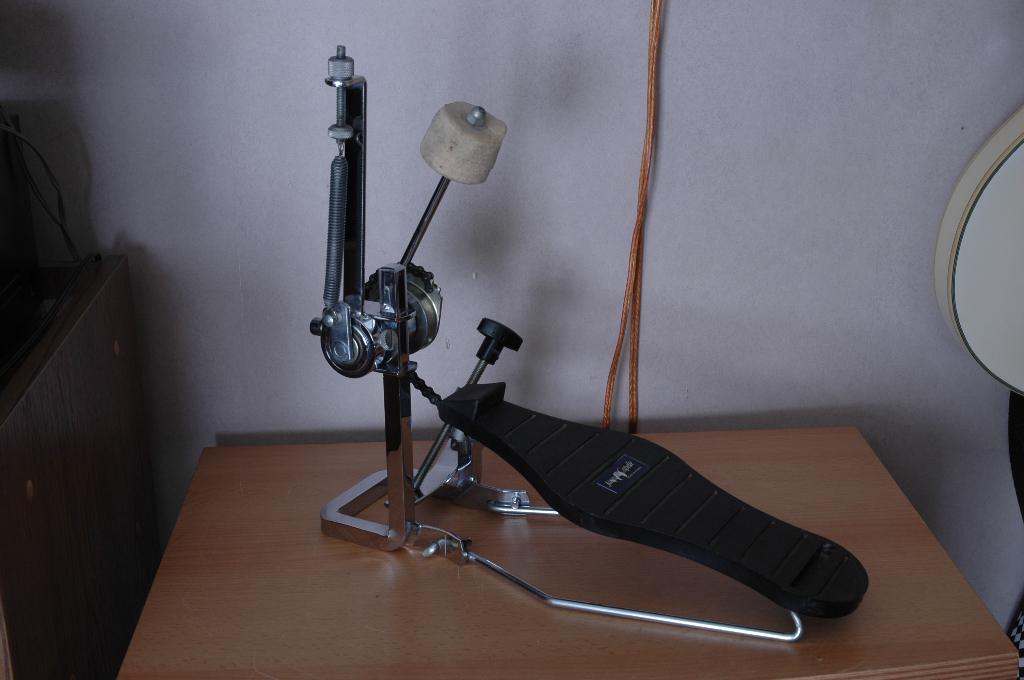 Basdrum pedaal Jacques Capelle, Muziek en Instrumenten, Instrumenten | Toebehoren, Zo goed als nieuw, Drums of Percussie, Ophalen