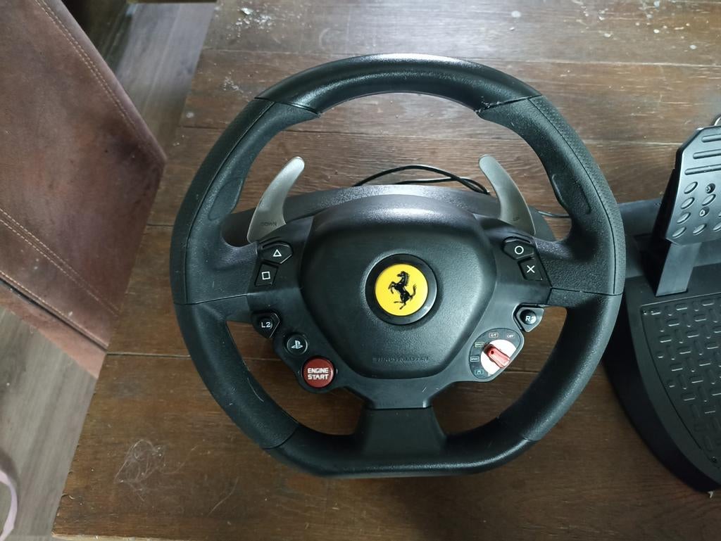 Volant Ferrari Thrust Master T80 pour PS3, PS4 et PC, Consoles de jeu & Jeux vidéo, Consoles de jeu | Xbox | Accessoires, Comme neuf