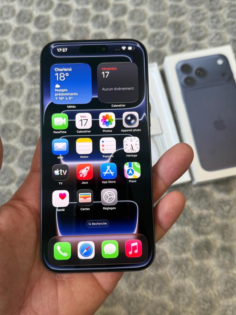 iphone 17 pro max bleue très bon état, Télécoms, Téléphonie mobile | Apple iPhone, Enlèvement, Comme neuf