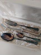 Bestekset in etui, Enlèvement