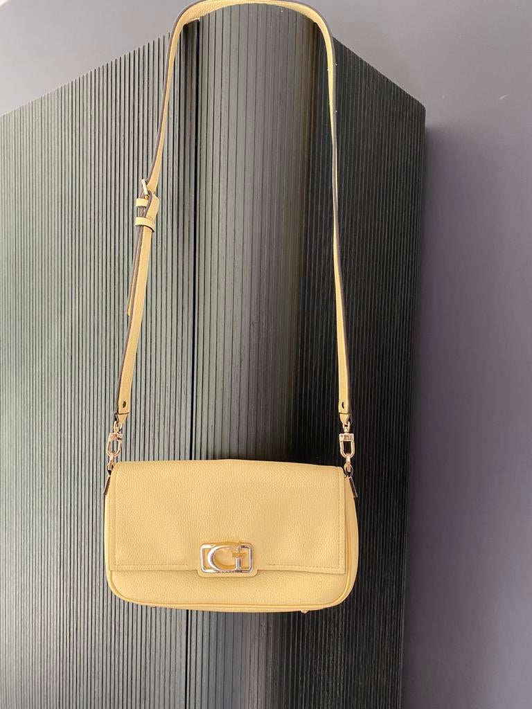 GUESS  gele handtas, Handtassen en Accessoires, Ophalen, Zo goed als nieuw