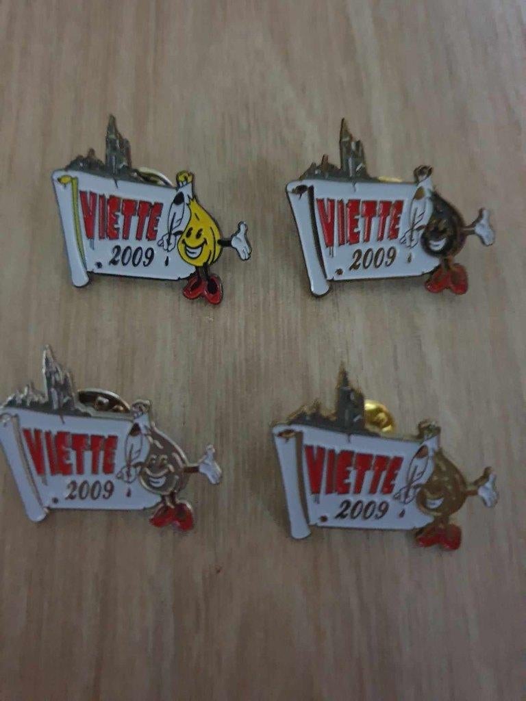 Pins kandidaat prins Aalst carnaval Viette 2009, Collections, Broches, Pins & Badges, Enlèvement ou Envoi, Neuf