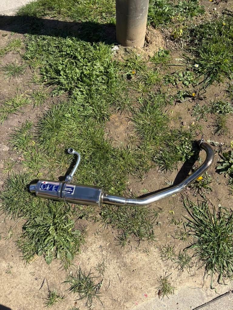 Over uitlaat dax, Particulier