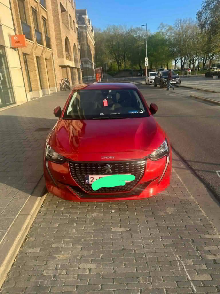 PEUGEOT 208.   Benzine ( 09/12/2019 ), Autos, Peugeot, Rouge, Achat, 6 portes, Euro 6