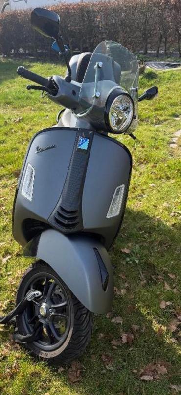 Vespa Piaggio GTS 300 3500km, nieuwstaat!!, Fietsen en Brommers, Scooters | Vespa, Zo goed als nieuw, Benzine, Ophalen