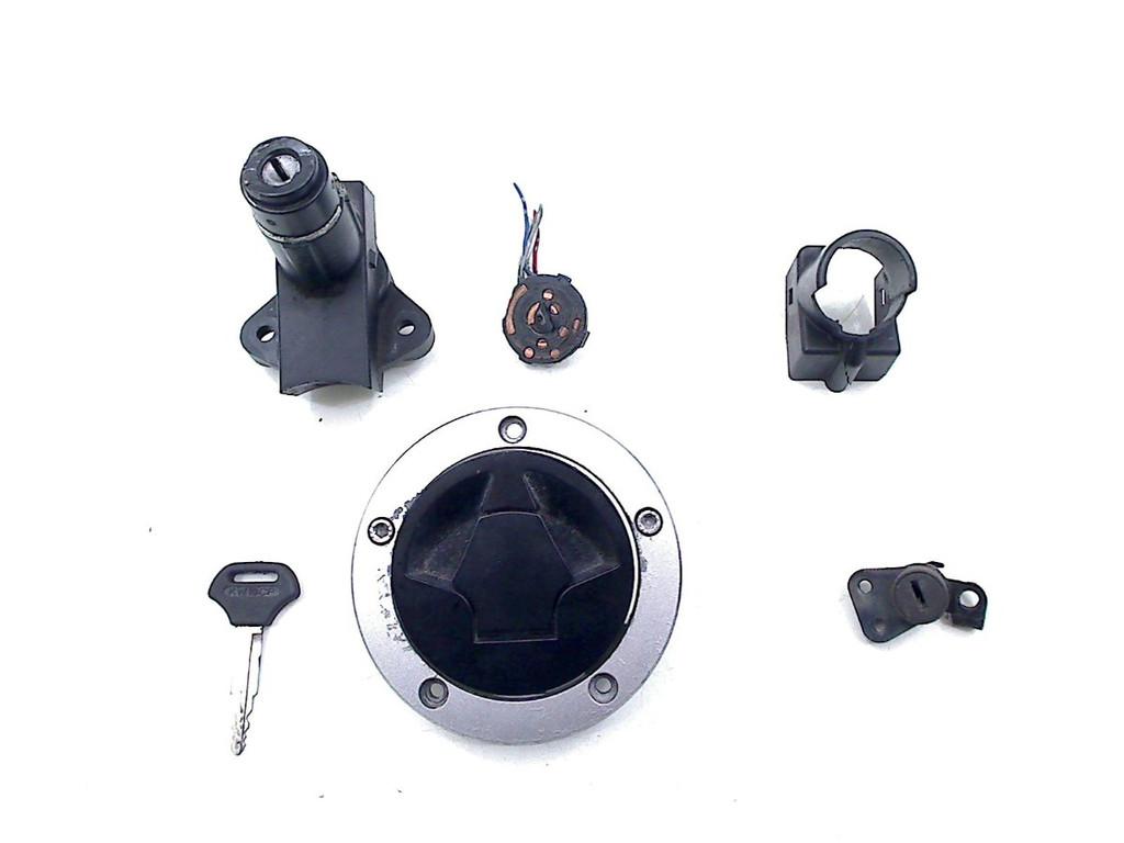 ENSEMBLE DE VERROU ET CYLINDRE DE PORTES Kawasaki, Dhr. S. di Majo, Utilisé, Info@cama-motorparts.nl, P.J. Troelstraweg 8 8
3144 CX  MAASSLUIS, NL