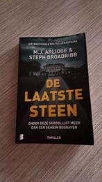 M.J. Arlidge - De laatste steen, Boeken, Ophalen, M.J. Arlidge; Steph Broadribb