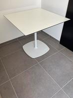 Tafel met eijzer voet Pedrali, Ophalen, Zo goed als nieuw