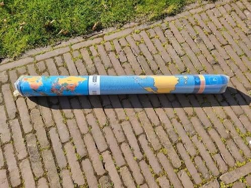 Nouvelle carte du monde en tapis 95 x 133, Maison & Meubles, Enlèvement