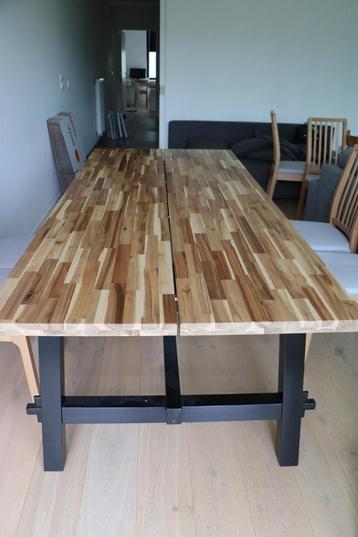 IKEA SKOGSTA Dining table beschikbaar voor biedingen