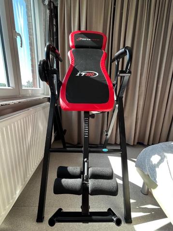 Inversietafel voor ontspanning en krachttraining beschikbaar voor biedingen