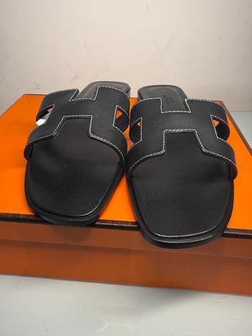 Sandales Hermès taille 39, Neuf, Enlèvement ou Envoi, Hermes, Noir