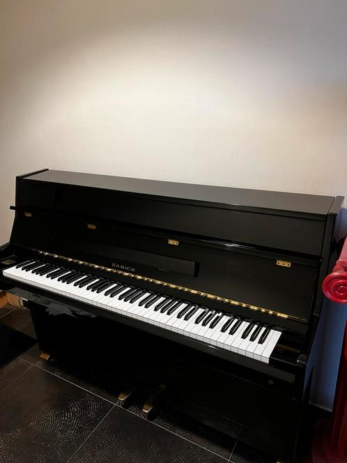Piano Samick SU-105 noir Brillant, Musique & Instruments, Pianos, Comme neuf, Piano, Noir, Brillant