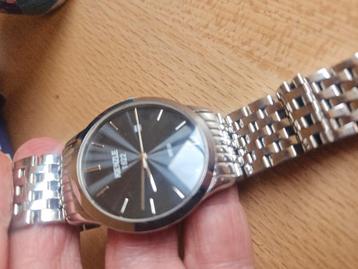 Kenzle horloge met wisselende reflecties  beschikbaar voor biedingen
