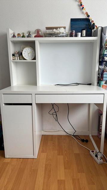 Ikea bureau beschikbaar voor biedingen