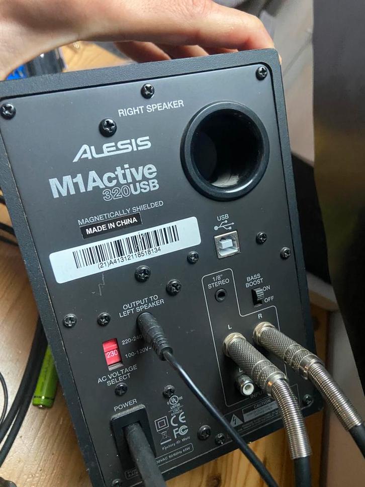 Alesis M1 Active 320*2, Muziek en Instrumenten, Versterkers | Keyboard, Monitor en PA, Ophalen of Verzenden