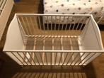 Babybed, Kinderen en Baby's, Kinderkamer | Bedden, Ophalen, Nieuw, Minder dan 140 cm, Minder dan 70 cm
