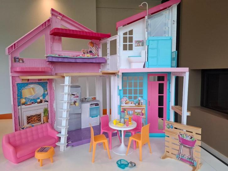 Barbie Malibu opvouwbaar huis, Kinderen en Baby's, Speelgoed | Poppenhuizen, Zo goed als nieuw, Poppenhuis, Ophalen