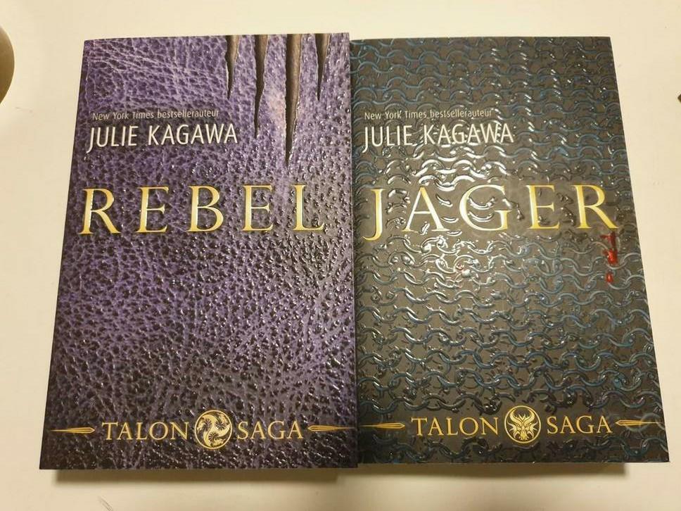 3 x Julie Kagawa - Rebel & Jager delen 2 & 3 vd Talon Saga, Ophalen of Verzenden, Zo goed als nieuw, Julie Kagawa