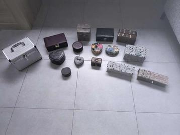 15 juwelenkisten verschillende formaten  beschikbaar voor biedingen