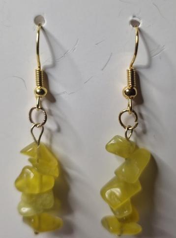 Stenen oorbellen beschikbaar voor biedingen