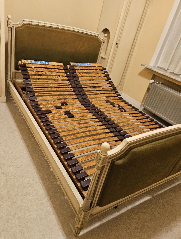 Modern antiek bed , ladenkast , spiegel en lattenbodems, Huis en Inrichting, Slaapkamer | Bedden, Gebruikt, Tweepersoons, 140 cm