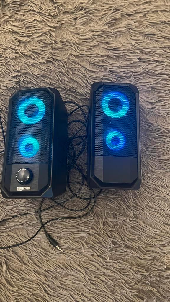 2 luidsprekers te koop (USB + AUX), Computers en Software, Pc speakers, Zo goed als nieuw, Ophalen