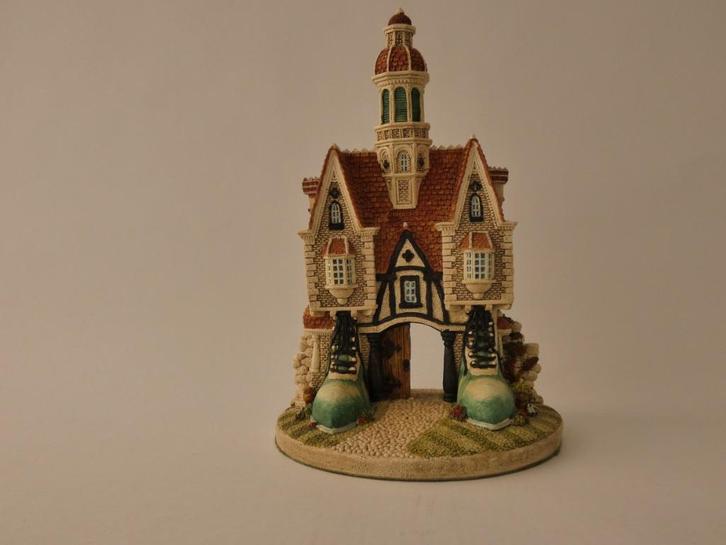 beeld - A Gate Lodge, Antiek en Kunst, Antiek | Porselein, Ophalen