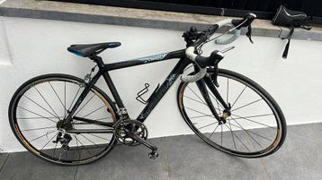 Dames koersfiets beschikbaar voor biedingen