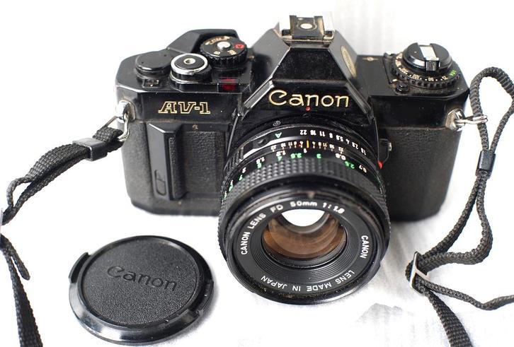Canon AV 1 BLACK + Canon FD 50 mm 1.8, TV, Hi-fi & Vidéo, Appareils photo analogiques, Canon, Enlèvement ou Envoi