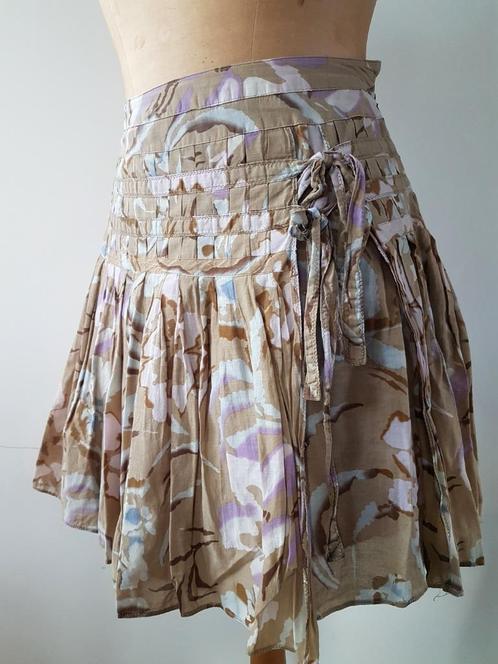 ESSENTIEL - Jolie jupe brun avec plis et fleurs - T.38, Kleding | Dames, Rokken, Gedragen, Maat 38/40 (M), Bruin, Ophalen of Verzenden