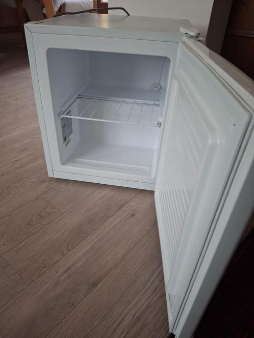 Mini-vriezer, Elektronische apparatuur, Vriezers en Diepvrieskisten, Gebruikt, Vrijstaand, Vrieskast, Minder dan 85 cm, Minder dan 60 cm