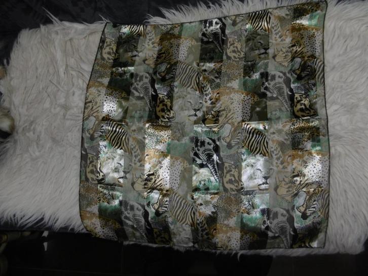 kledij dames sjaaltje vierkant, dieren intoafrica, Kleding | Dames, Mutsen, Sjaals en Handschoenen, Zo goed als nieuw, Sjaal, Ophalen of Verzenden