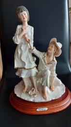 figurine couple belcari, Comme neuf, Enlèvement ou Envoi