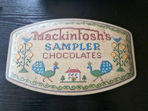 Boîte publicitaire "Sampler Chocolats" de Mackintosh., Collections, Boîte en métal, Utilisé, Enlèvement ou Envoi