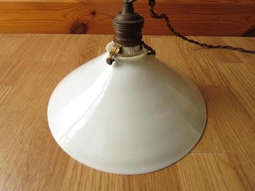 ancienne suspension conique en opaline vintage année 1908 beschikbaar voor biedingen