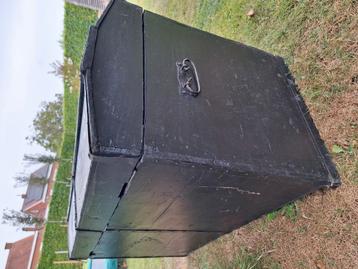 houten opbergkoffer beschikbaar voor biedingen