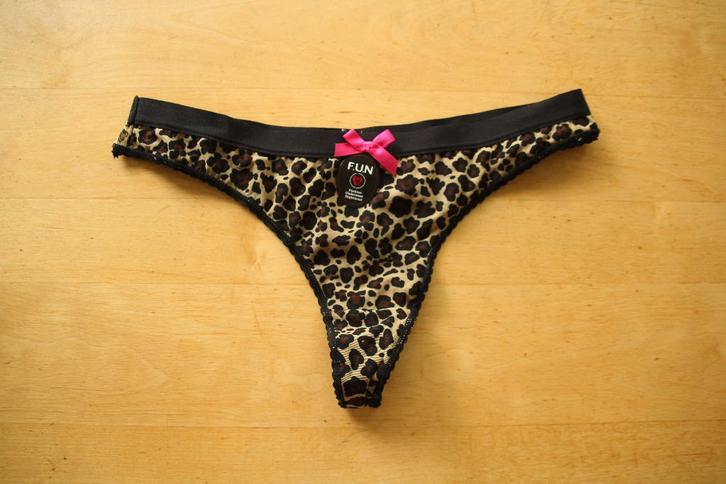 NOUVEAU string motif panthère marron taille L (avec carte), Vêtements | Femmes, Sous-vêtements & Lingerie, String, Brun, Envoi