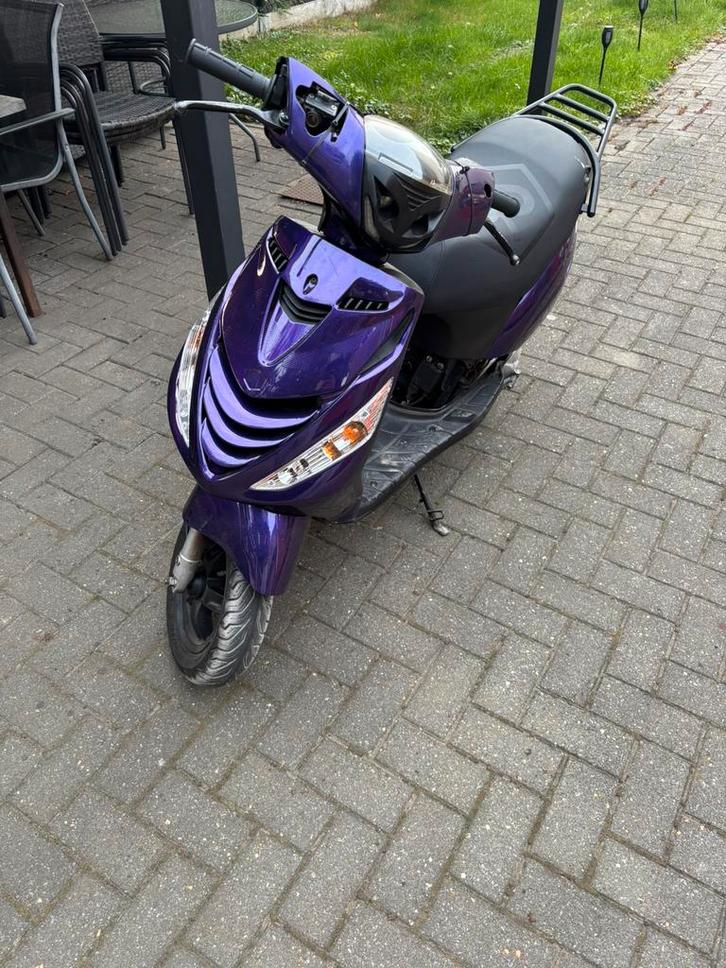 Piaggio zip 2000 2t b klasse alleen ruilen niet tekoop, Fietsen en Brommers, Scooters | Piaggio, Zo goed als nieuw, Zip, Ophalen