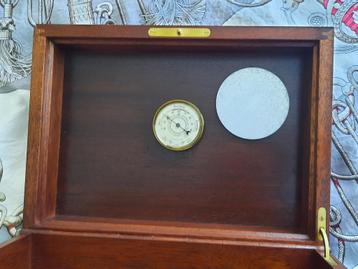 Humidor voor sigaren  beschikbaar voor biedingen