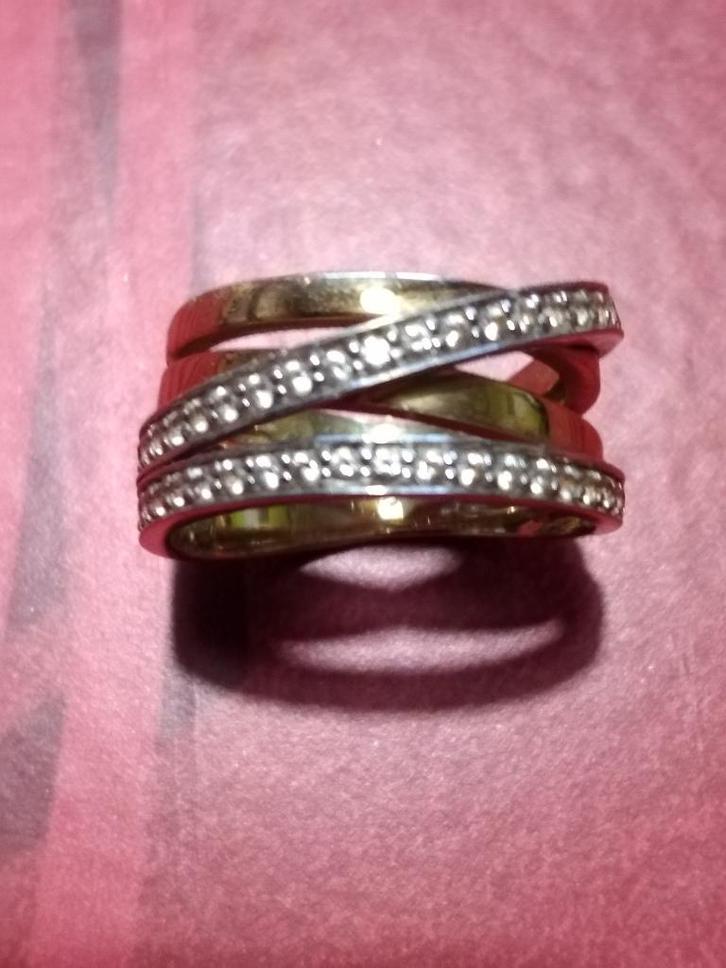 Geel-witgouden ring met stenen, Handtassen en Accessoires, Ringen, Nieuw, Dame, 20 of groter, Geel, Goud, Met edelsteen, Ophalen of Verzenden