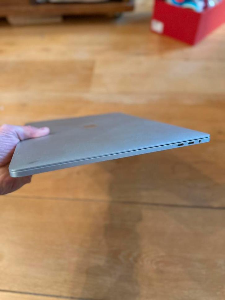 Apple Macbook Pro 2017 (scherm connector defect) - ook ruil, Computers en Software, Tablet-hoezen, Zo goed als nieuw, Ophalen of Verzenden